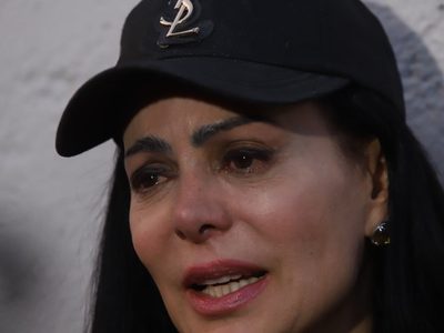 Por tomar fotografías de Julián Figueroa, Maribel Guardia demandaría a funeraria