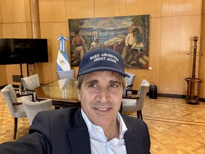 Día negro en la Bolsa: Caputo culpó al Congreso