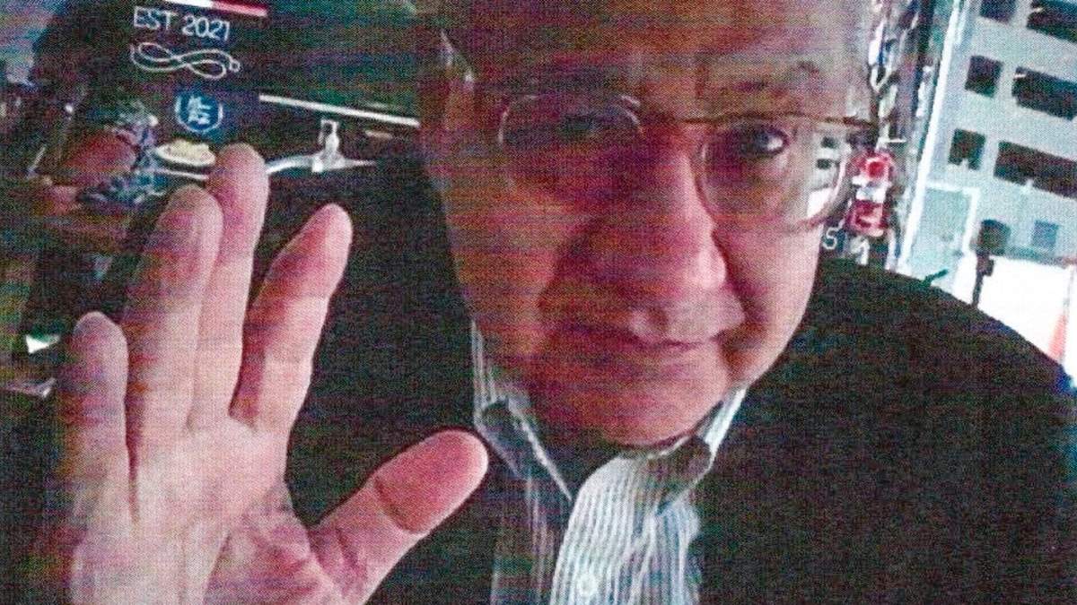 Manuel Rocha durante una reunión con un empleado encubierto del FBI