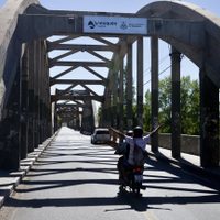 Desvíos en Avenida Mosconi: cómo circular por los puentes carreteros durante la obra