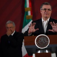 Ebrard anuncia puente aéreo con China y adquisición de insumos