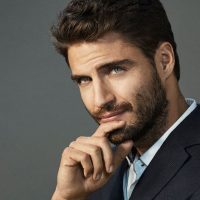 ¡OMG! Maxi Iglesias es la nueva portada de "Rísbel Magazine" y tienes que ver la foto. Guapo ¿no?