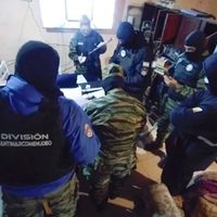 Secuestraron drogas y más de 1 millón de pesos en domicilios de Plottier