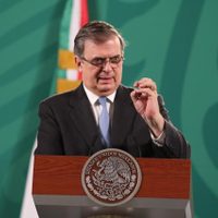 "El que nada debe nada teme", dice Ebrard tras incidente en la Línea 12