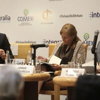 Con ribetes de humor y esgrima verbal, coordinadores de campaña de presidenciables recrean debate