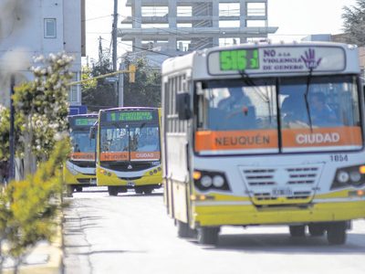 Crece la circulación de colectivos en Neuquén: ya funcionan más de 100 unidades