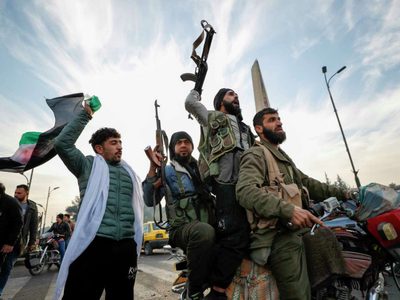 Vítores y disparos en Siria para celebrar la caída en el gobierno de la familia Assad