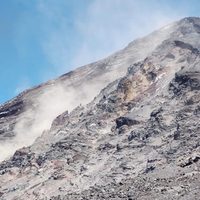 Piden extrema precaución por desplazamiento y caída de rocas en el volcán Lanín