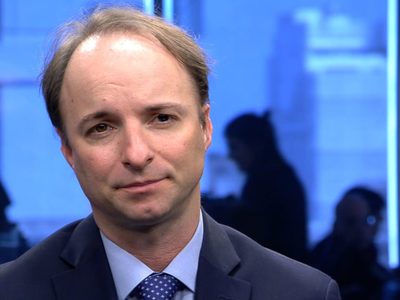 Un economista asegura que "es el momento de vender los dólares y pasarse a pesos"
