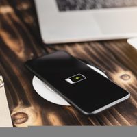El peligroso virus que te destruye el smartphone mientras carga la batería