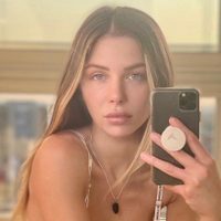 Romina Malaspina marca la tendencia del verano con su variada colección de microbikinis