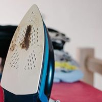 En pocos pasos, así podés limpiar tu plancha de ropa en casa y dejarla como nueva