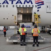 Llegaron a la Argentina más de un millón de dosis de la vacuna AstraZeneca