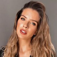 Todas a sus pies: la China Suárez revolucionó a las famosas con estas fotos