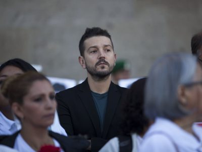 Diego Luna dice que ya usa lenguaje inclusivo y lo fomentará con esta serie en Netflix