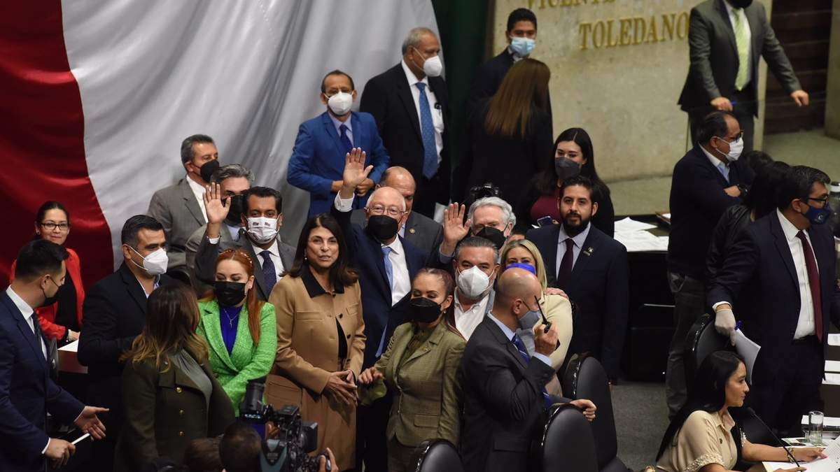 El embajador Ken Salazar en su visita a la Cámara de Diputados