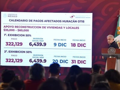 AMLO ofrece regularizar propiedades a víctimas de Otis que reconstruyan sus viviendas