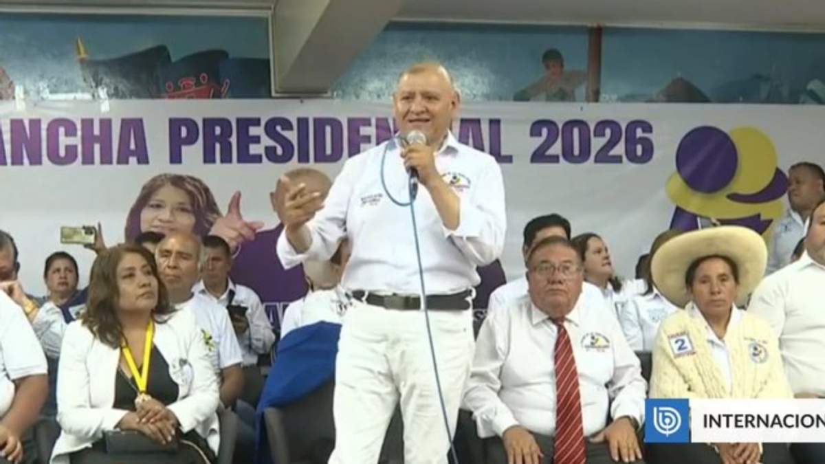 Napoléón Becerra, de 61 años, candidato por el Partido de los Trabajadores y Emprendedores del Perú
