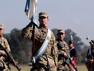 El Gobierno habilita a militares a ocupar cargos públicos no electivos y desata polémica