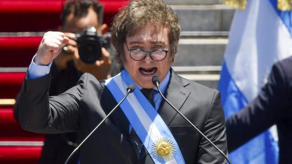 El recién juramentado presidente de Argentina, Javier Milei, habla frente al Congreso en Buenos Aires, Argentina