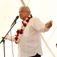 Yunes, Moreno Valle y Calderón promueven el nepotismo en el país: AMLO