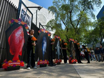 Oceana México protesta frente al Senado contra abandono del sector pesquero