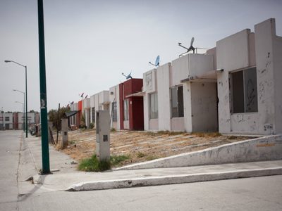 Ciudades abandonadas y jóvenes sin esperanza de una casa