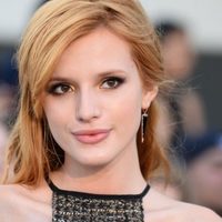 ¡Se atrevió a todo! Bella Thorne presumió sus curvas en una postal en bikini y subió la temperatura