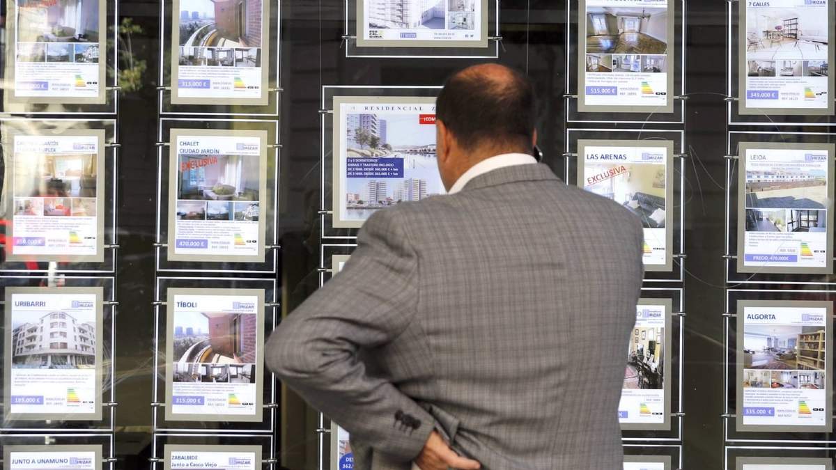 Vidriera de inmobiliaria. Fuente: (Instagram).