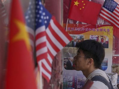 Guerra arancelaria: China "actualmente está evaluando" posibilidad de entablar negociaciones con EU