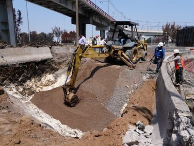 Reparan “grieta geológica” que se formó en el Puente de la Concordia en Iztapalapa
