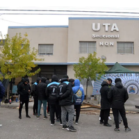 Desalojaron a los manifestantes que reclamaban en las puertas de UTA