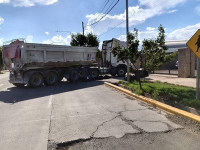 Un motociclista murió al chocar con un camión en el carril Rodríguez Peña