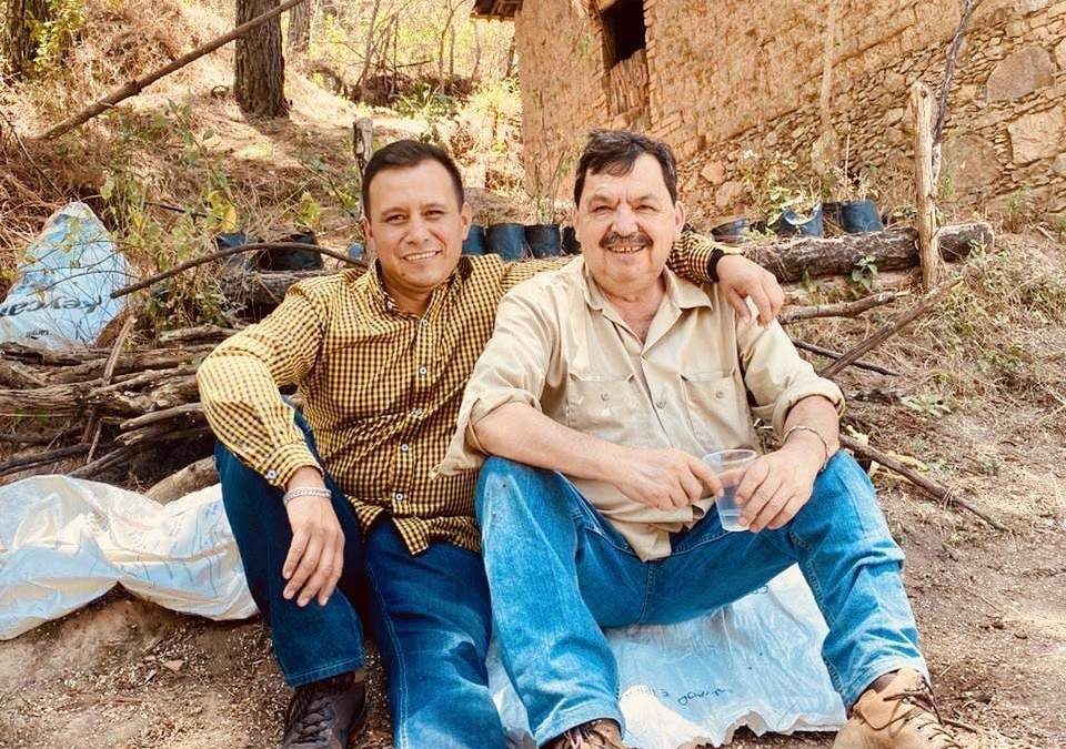 El presidente municipal de Taxco de Alarcón, Juan Andrés Vega Carranza, y a su padre, Juan Vega Arredondo