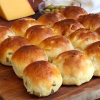 Pancitos saborizados rellenos con queso: la receta fácil y rica, ideal para un día nublado