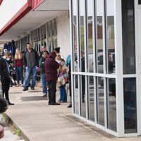 En una semana 6.6 millones de personas se quedan sin empleo en EU por la pandemia