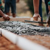 La construcción sigue en alza, pero la industria no logra repuntar
