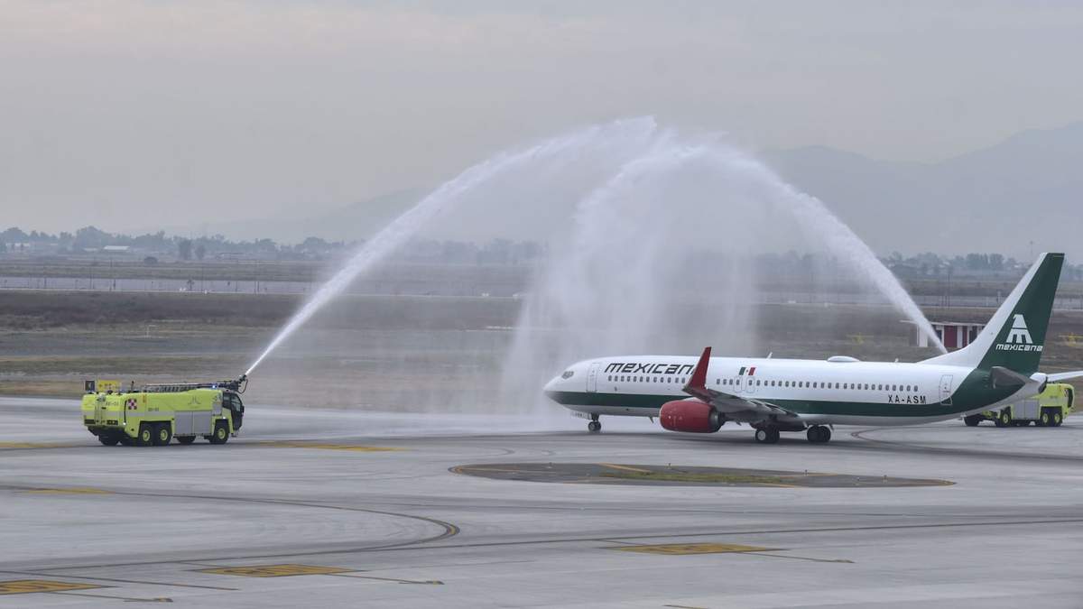 El avión de Mexicana antes de su vuelo inaugural