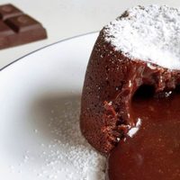 Volcán de chocolate fit: para preparar en pocos minutos y comer sin culpa