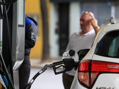 YPF aumentó el precio de la nafta 1% y ahora seguirá congelada 45 días más