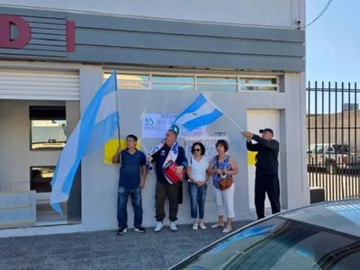 Conflicto laboral en una droguería de Neuquén: seis despedidos reclaman salarios y pagos adeudados