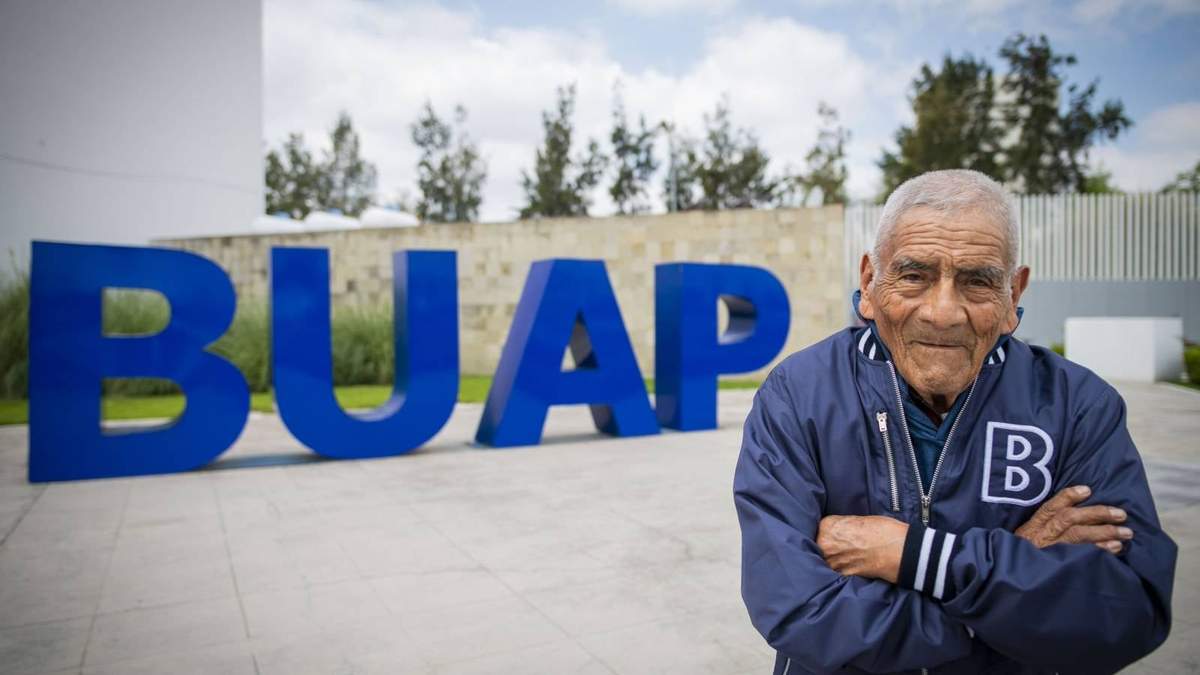 En 2016 y con 79 años, don Felipe se convirtió en el aspirante de mayor edad en ingresar a la carrera en el campus de San José Chiapa