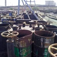 Retiran tres mil litros de residuos peligrosos de barco encallado en La Paz