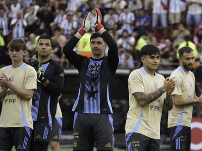 El Dibu Martínez fue nuevamente nominado a mejor arquero del mundo