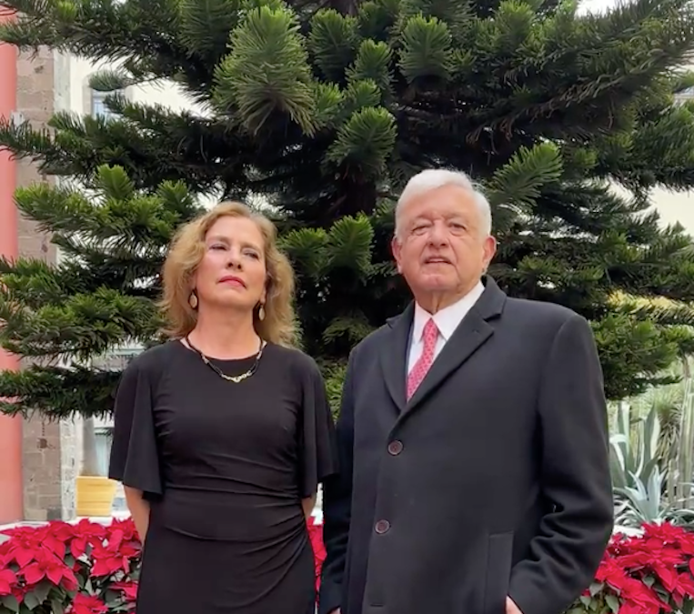 El presidente y su esposa en el mensaje navideño