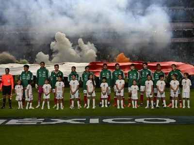 Dedican minuto de silencio en juego de México a elementos de GN caídos en operación contra “Mencho"