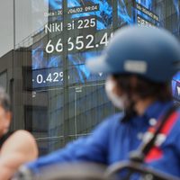 Mercados asiáticos bajan en su mayoría luego que nuevos combates socavan tregua entre EU e Irán
