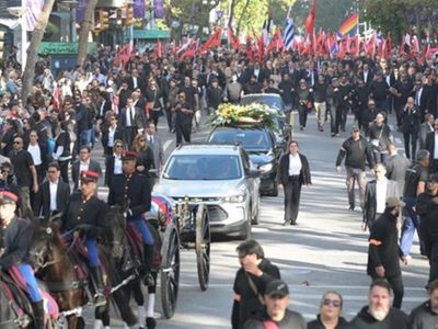 Miles de personas acompañan el féretro de José Mujica por las calles de Montevideo