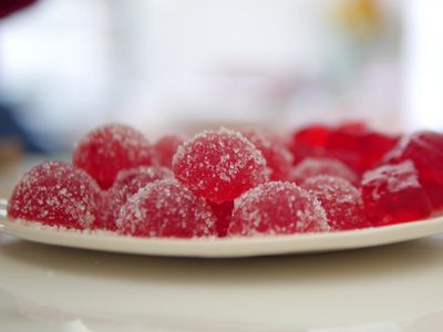 Gomitas ácidas caseras y bajas en calorías: increíblemente fáciles de hacer para el antojo dulce