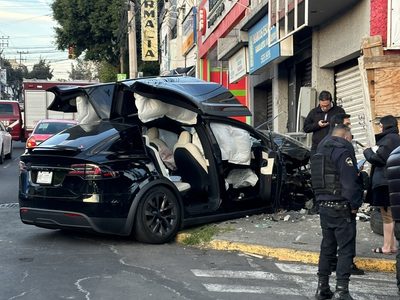 Video: Así destrozó una mujer su Tesla en la alcaldía Álvaro Obregón